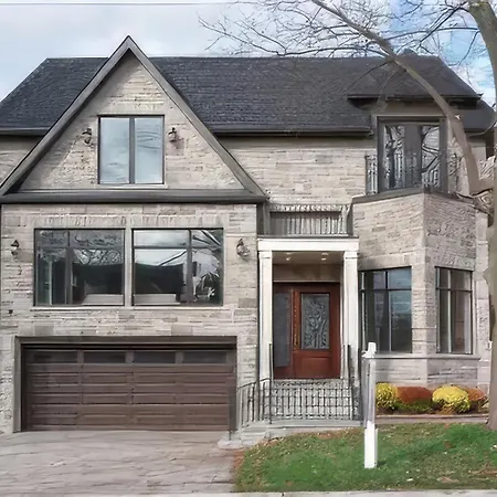 Beautiful House Near North York Center Hotel